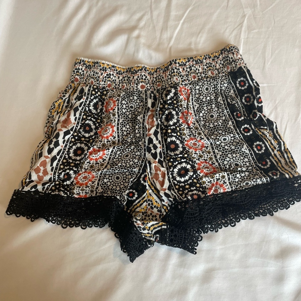 Joe Benbasset High Waist Black and White Shorts